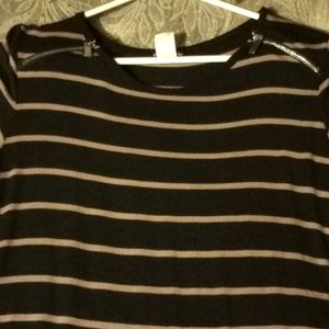 Olivia Blu,large, gold and black with zippers